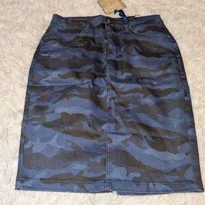 Nwt Lexi Sz 12 Blue Camo Skirt.